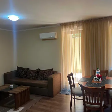 Argisht Palace 2-bedroom With Parking Apartman Várna