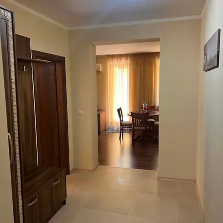 Argisht Palace 2-bedroom With Parking Apartman *